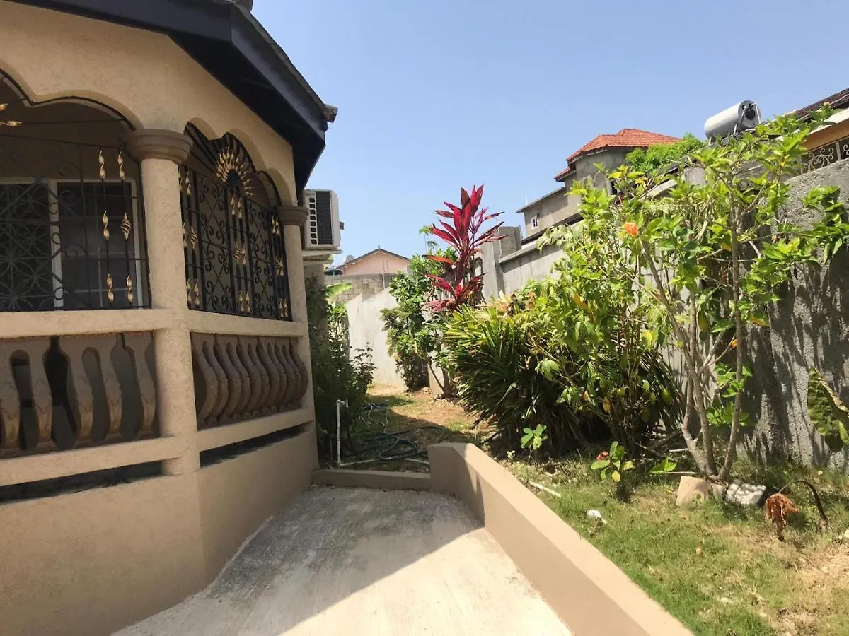Mountain View Bungalow 蒙特哥贝
